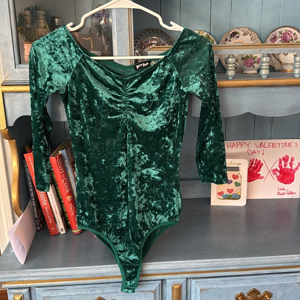 Bisou Bisou green velvet one THE SHALOM BODYSUIT